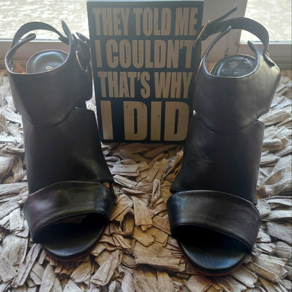Dollhouse Black size 11